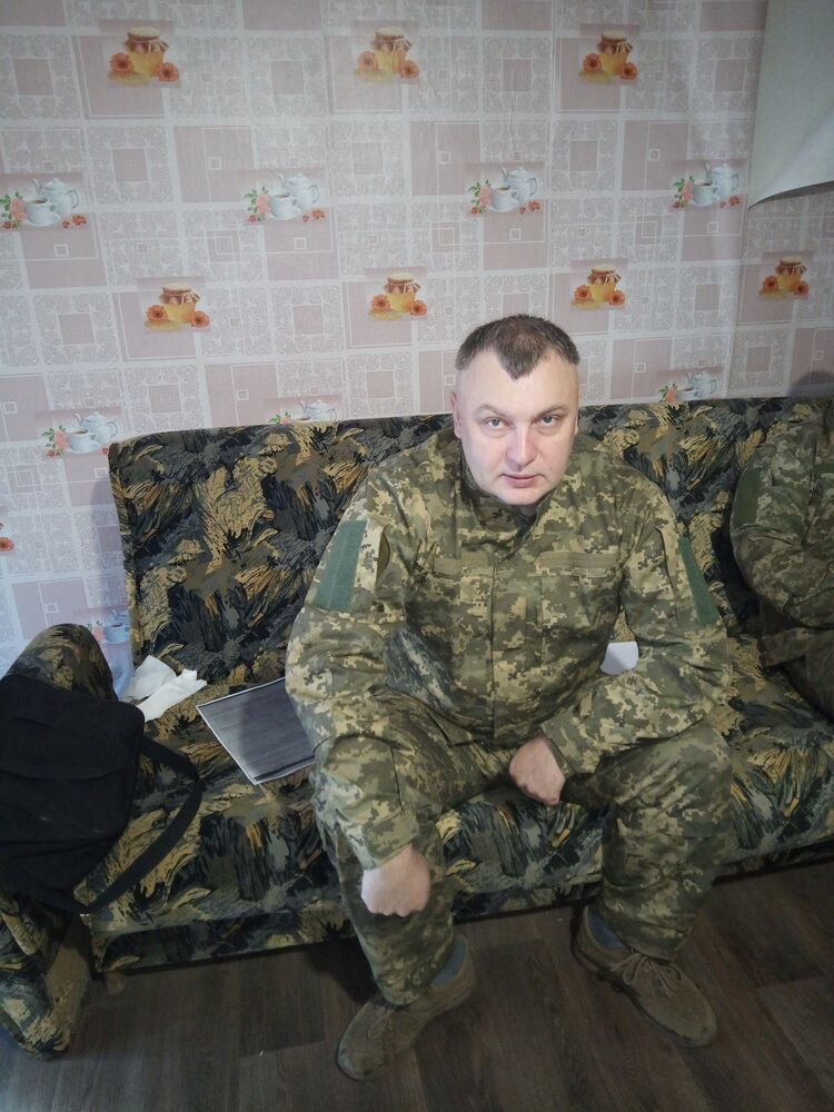  43448962  Andrej, 45 ,    