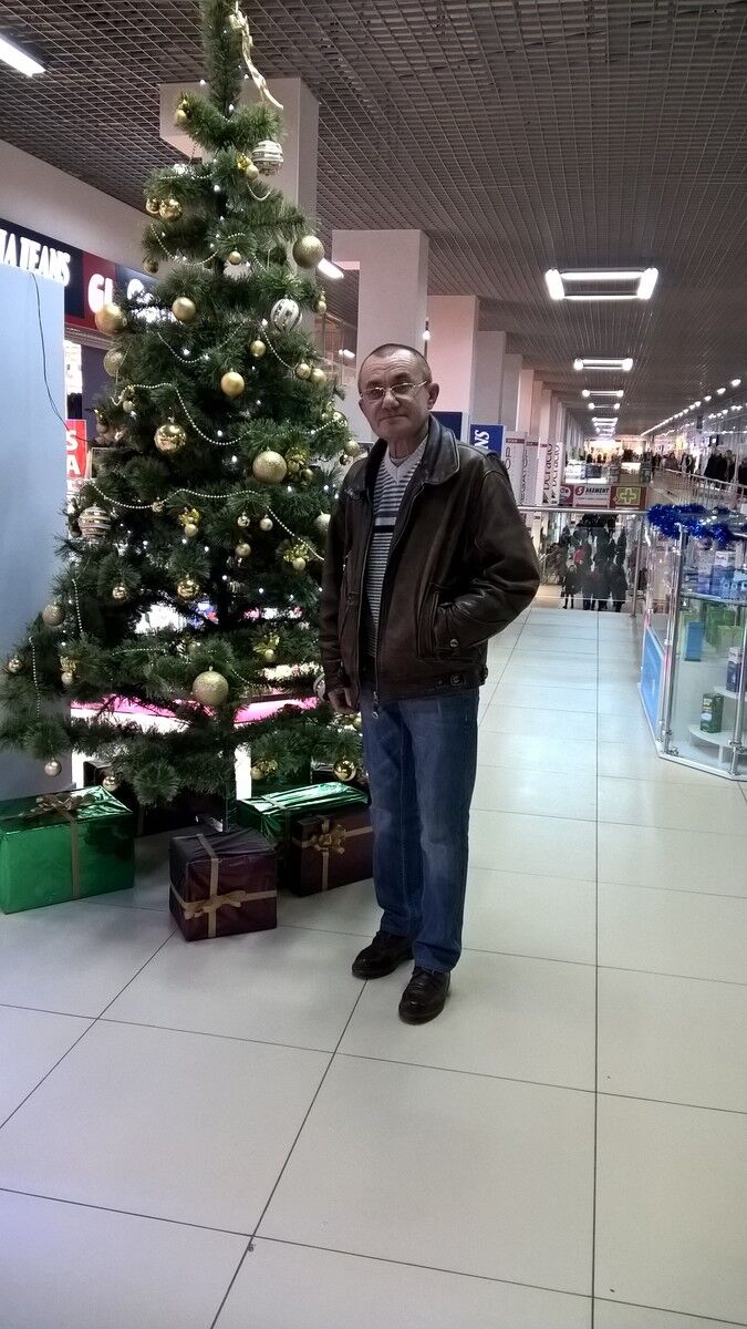  18706182  Sergei, 54 ,    