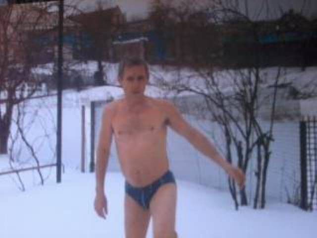  8897312  Viktor, 74 ,    