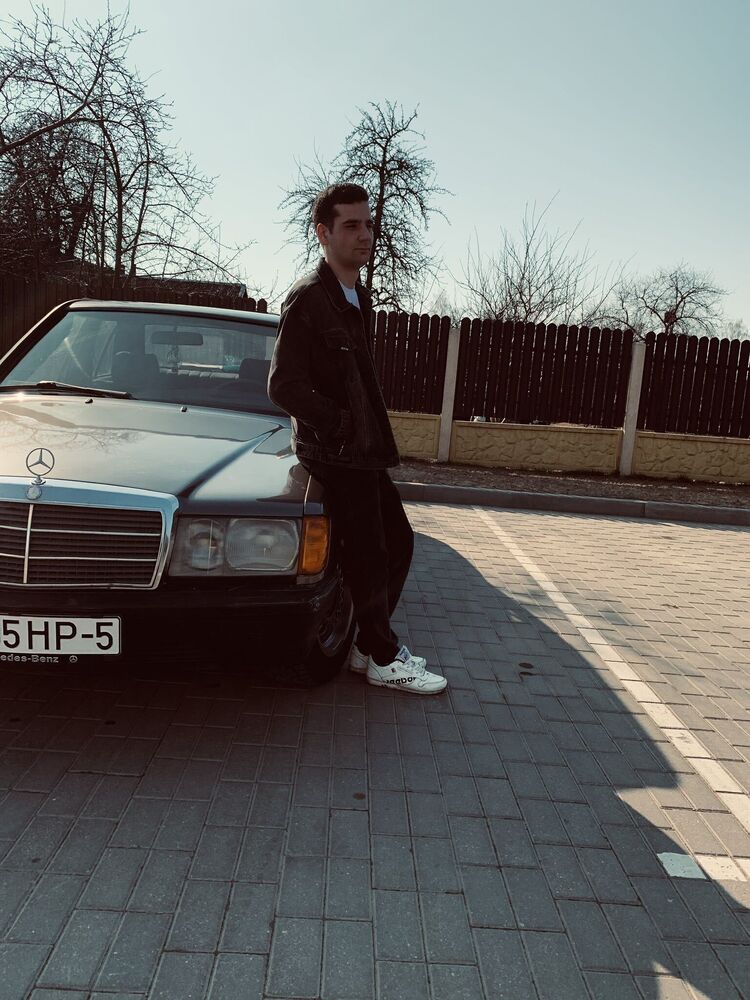  50482242  , 24 ,    