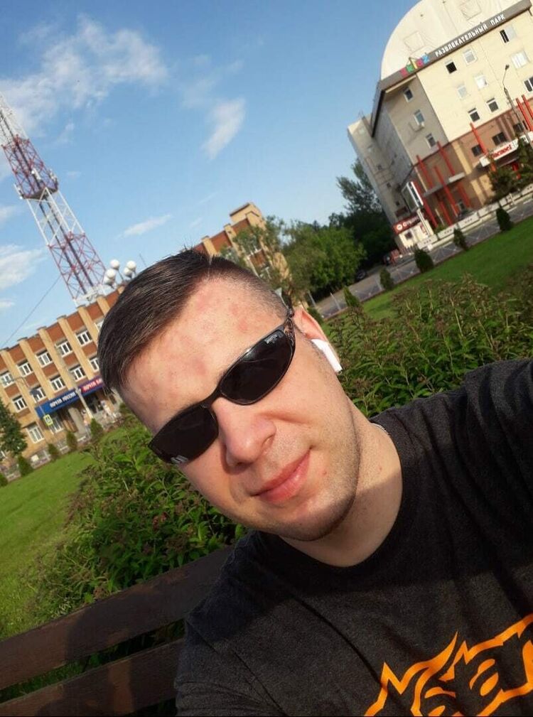  20219892  Ruslan, 37 ,    