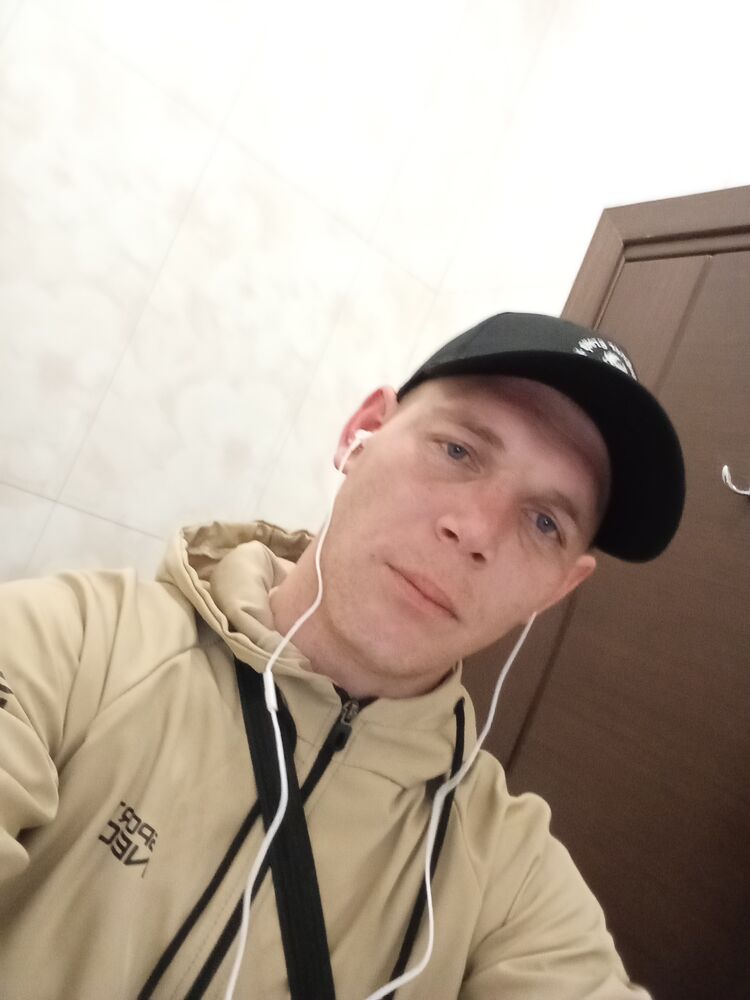  42250122  Aleksandr, 31 ,    