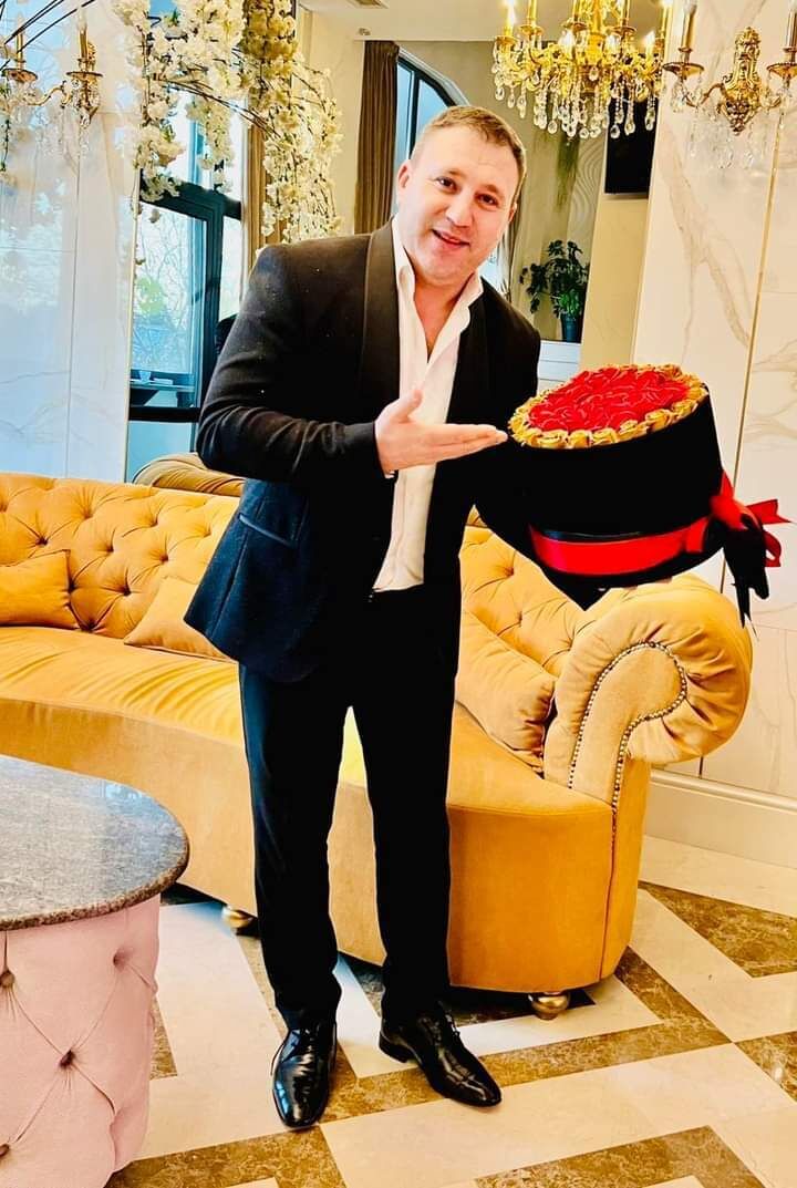  51420492  Lucas John, 55 ,    Fulham