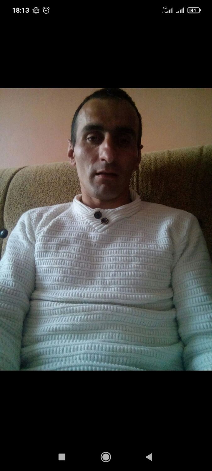  35067882  Sargis, 37 ,    