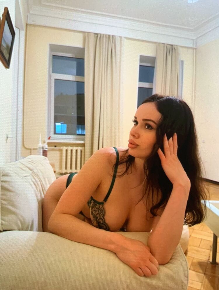  49954562  Katrine, 26 ,    