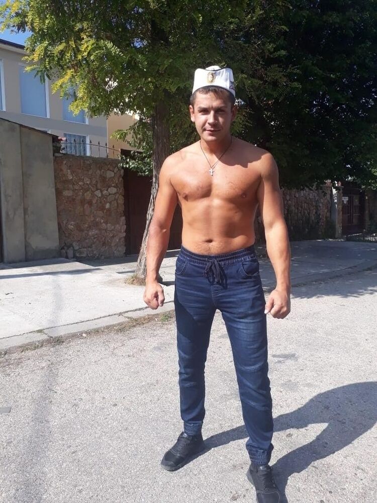  14746092  Viktor, 38 ,    