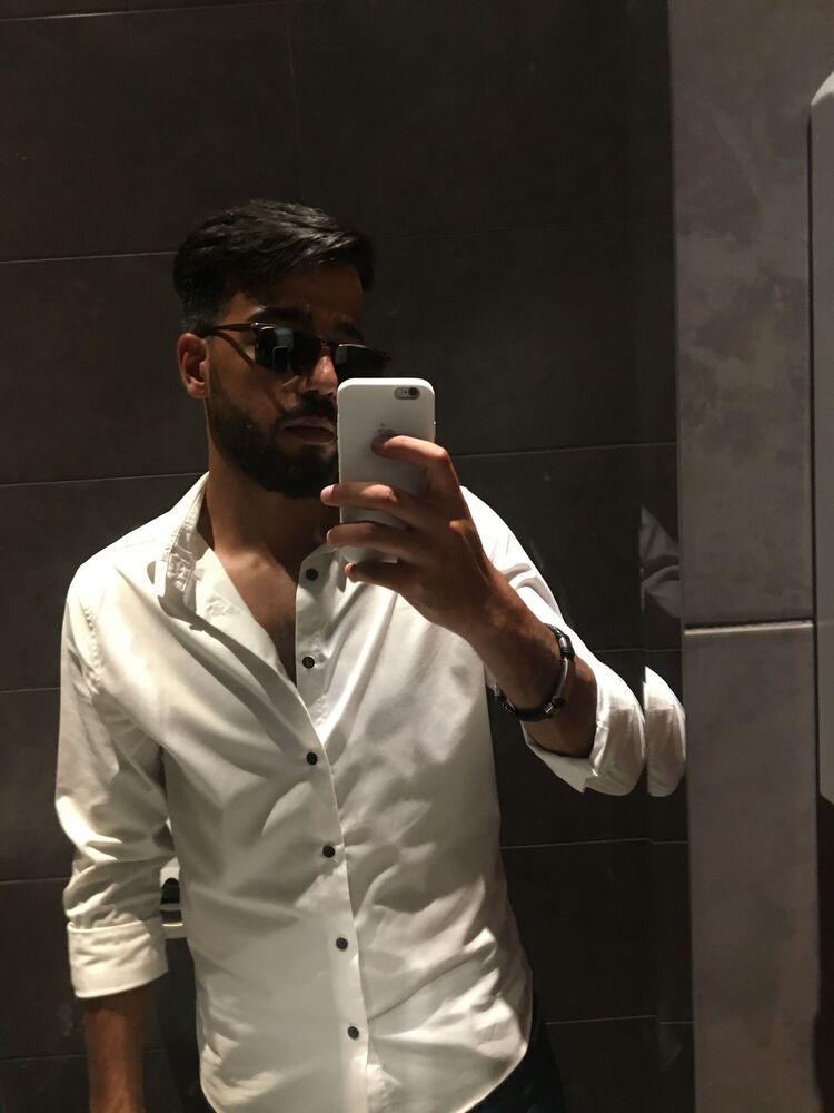  41557392  Ibrahim, 25 ,    