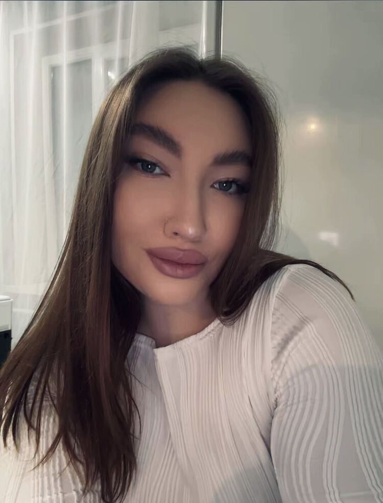  54578612  Arina, 23 ,    