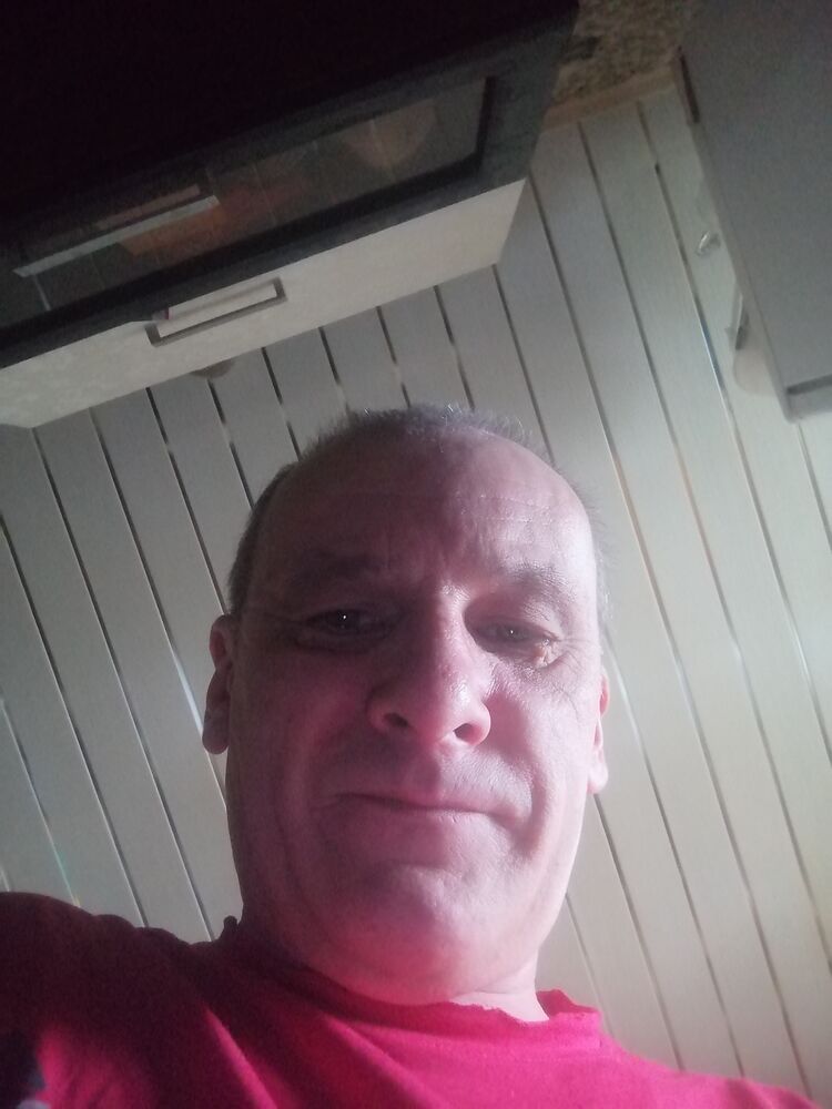  40903232  Dron, 47 ,    