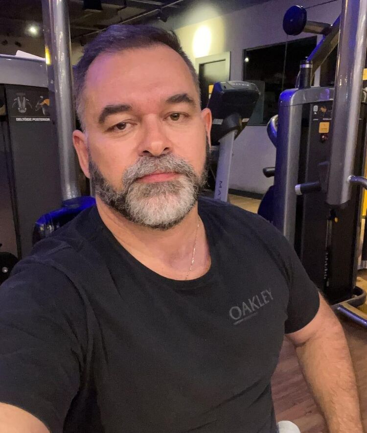  47007512  Dylan davis, 54 ,    