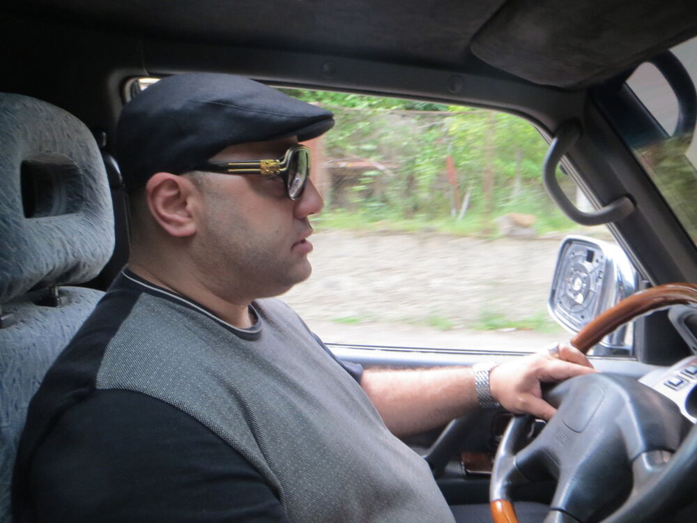  5438092  Suren, 48 ,    