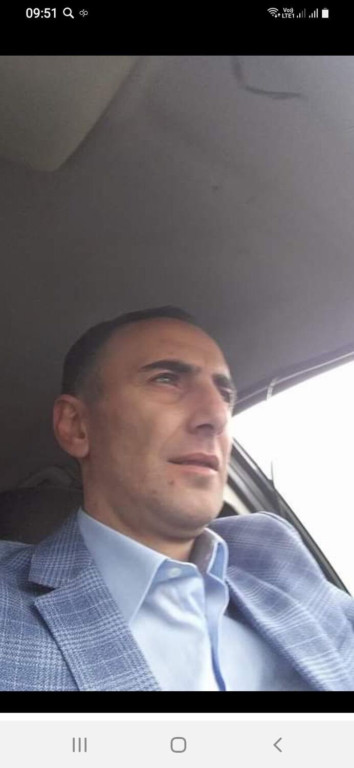  25364382  Artur, 46 ,    