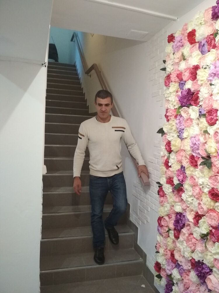  ,   Mamikon, 35 ,  