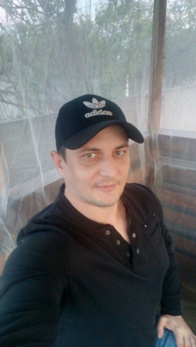  18730442  Alex, 39 ,    