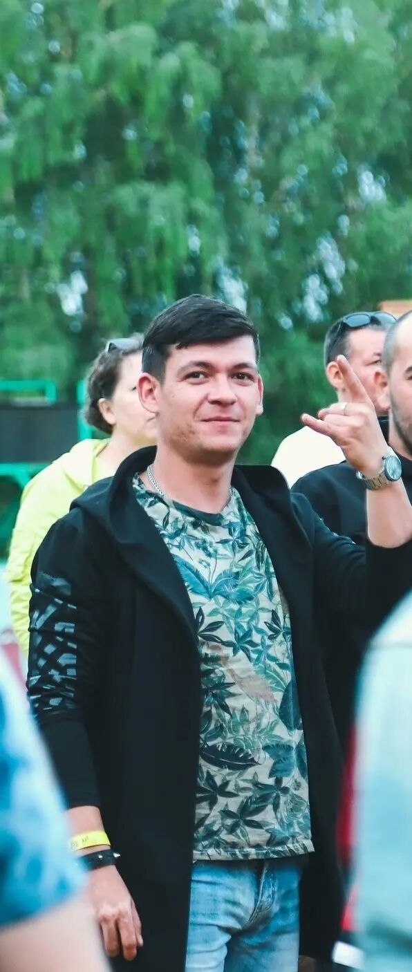  38735212  Pavel, 33 ,    
