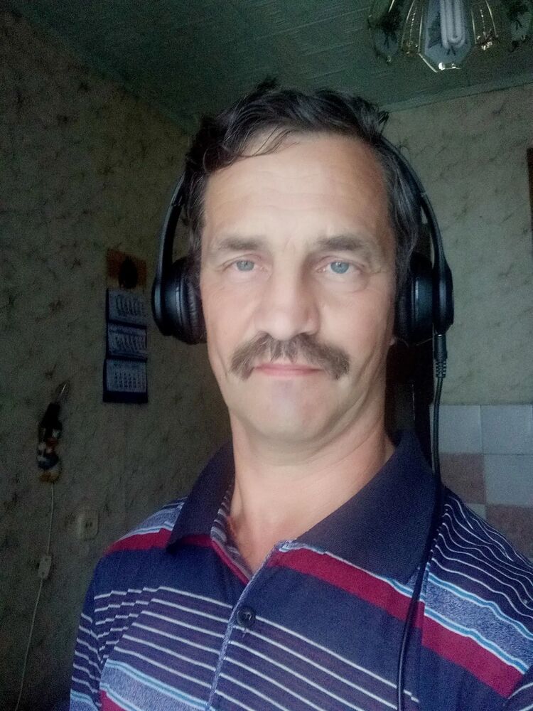 51611022  Sergei, 53 ,    