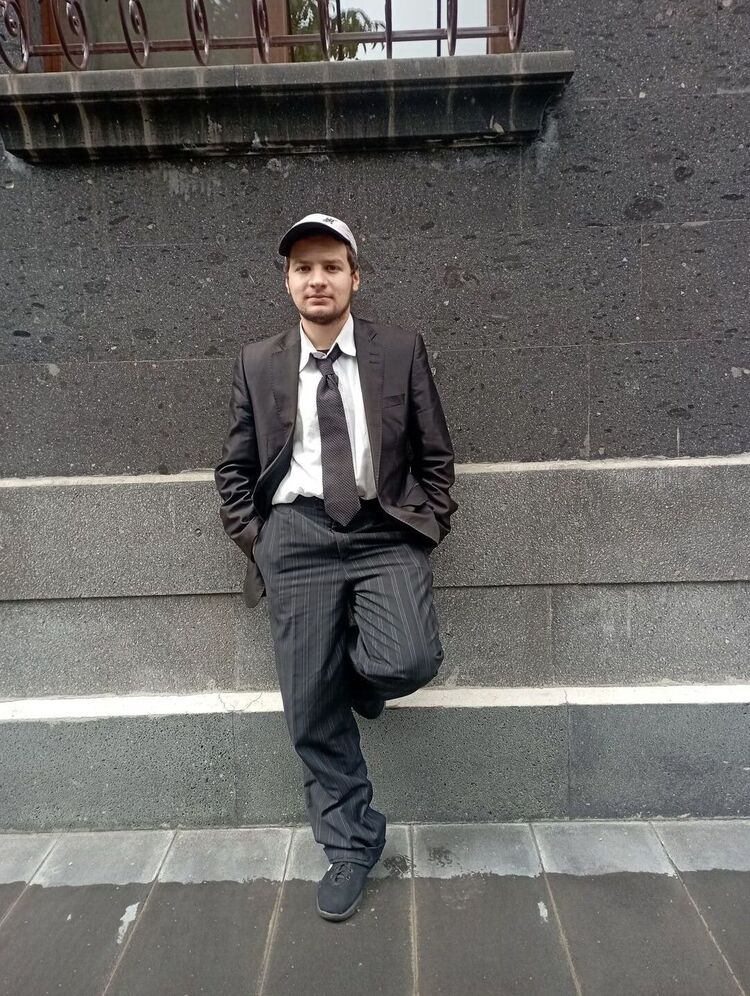  41028442  Artyom, 21 ,    