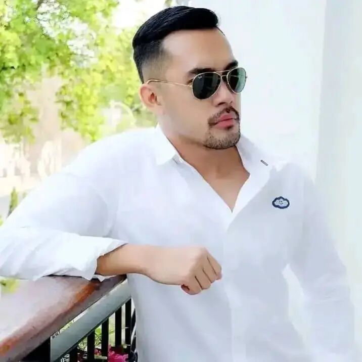  Born,   Thomas Movic, 29 ,   ,   