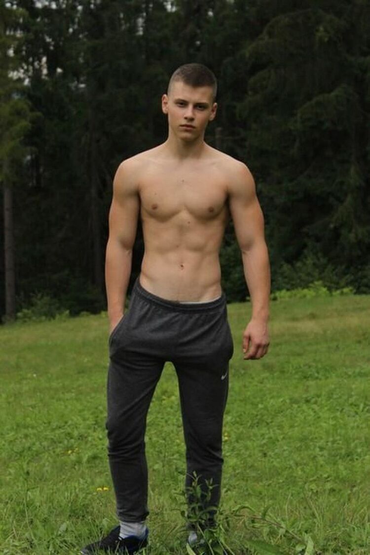  8759322  Cergej, 28 ,    