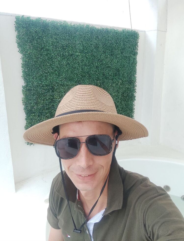  54287782  Alejandro, 33 ,    -