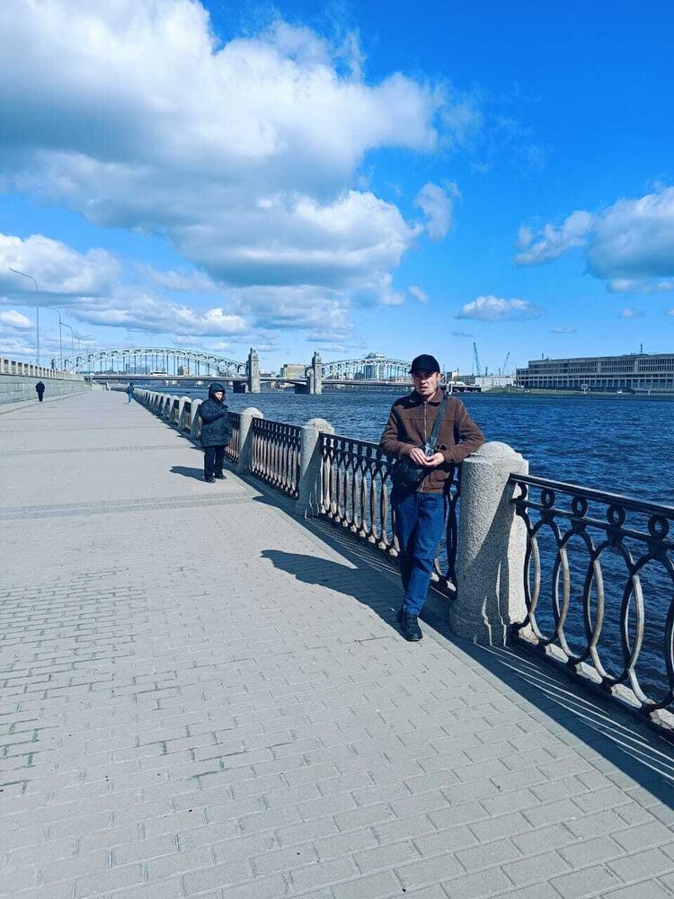  52604612  Azamov, 28 ,    