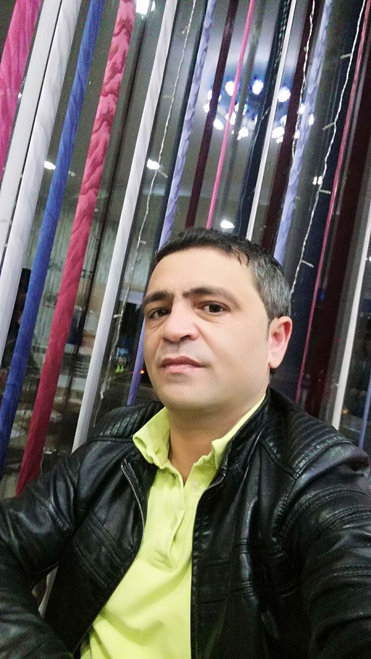  51525782  Ramin, 42 ,    