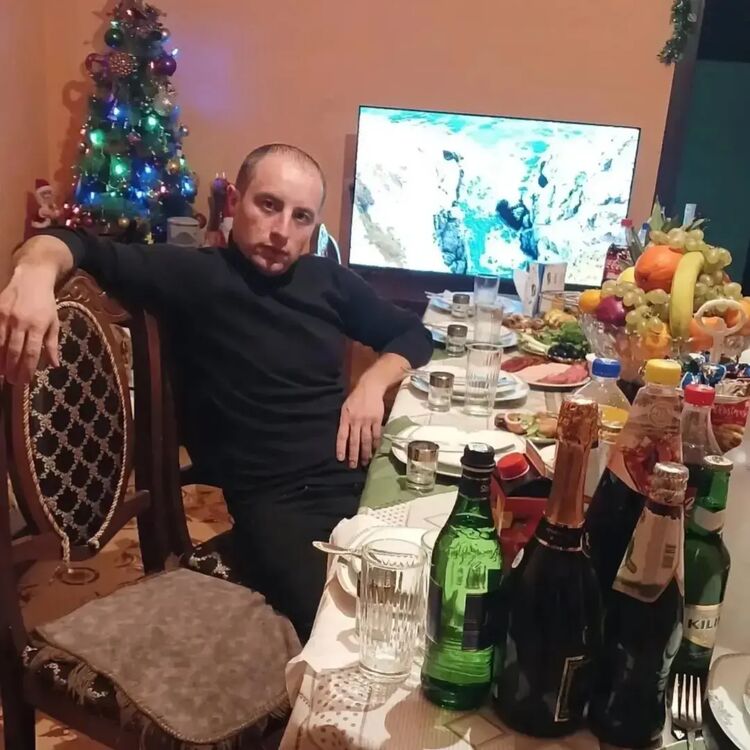  51073372  Galstyan, 31 ,    