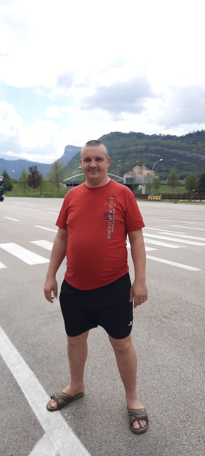  53651522  Viktor, 40 ,    