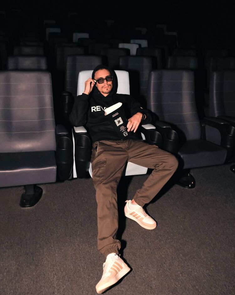 ���� 52677512 ������� Adam, 32 ����, ���� ���������� � ������