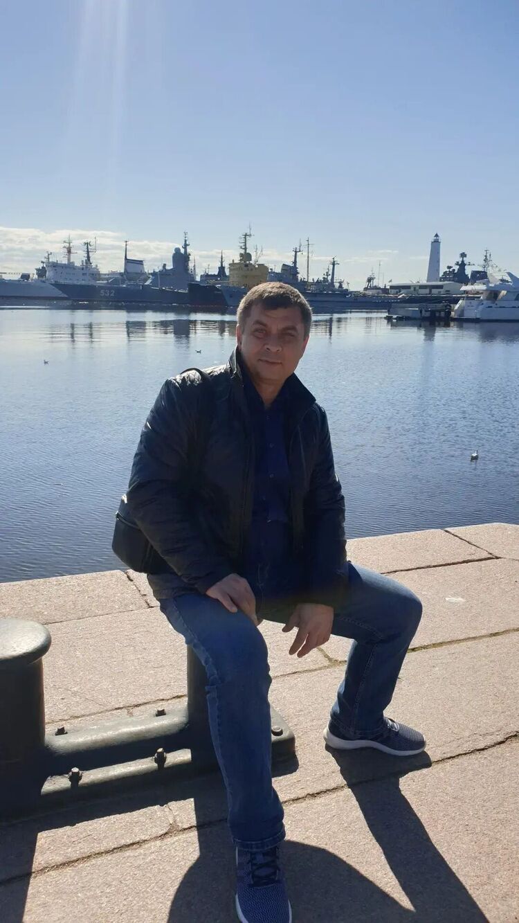  40333392  Aleh, 56 ,    