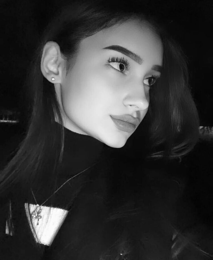  38875972  Julia, 23 ,    