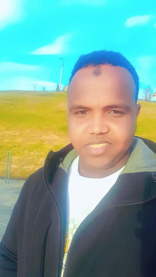  44169572  Emanuel, 31 ,    