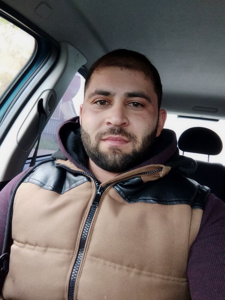  32334382  Arman, 31 ,    