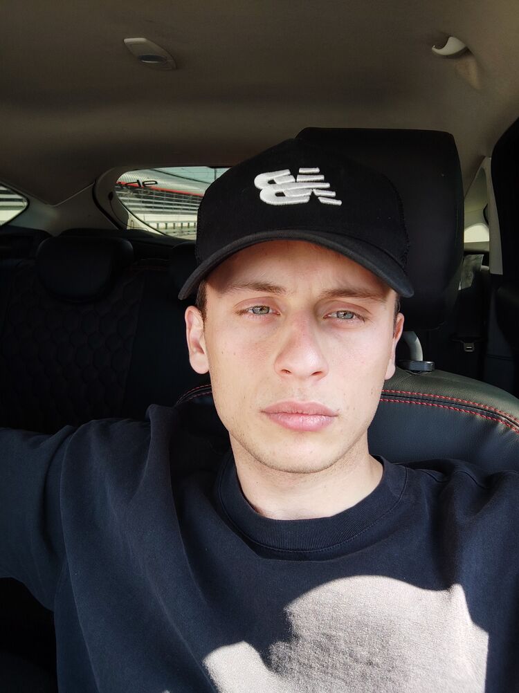  35427232  Viktor, 26 ,    