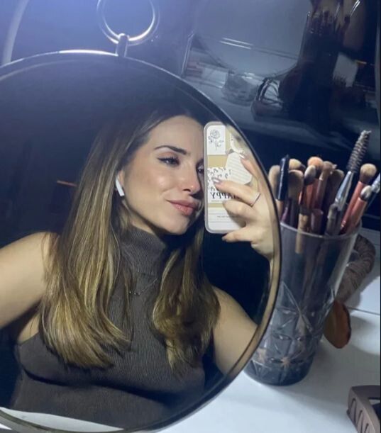  42532952  Mari, 24 ,    