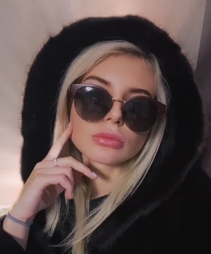  48313992  Vladislava, 27 ,    