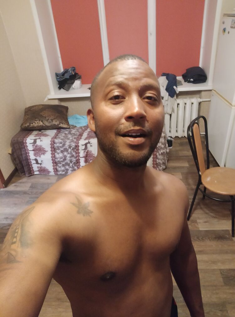  33196082  Denis, 39 ,    