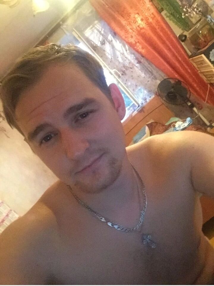  41294382  Vasily, 27 ,    