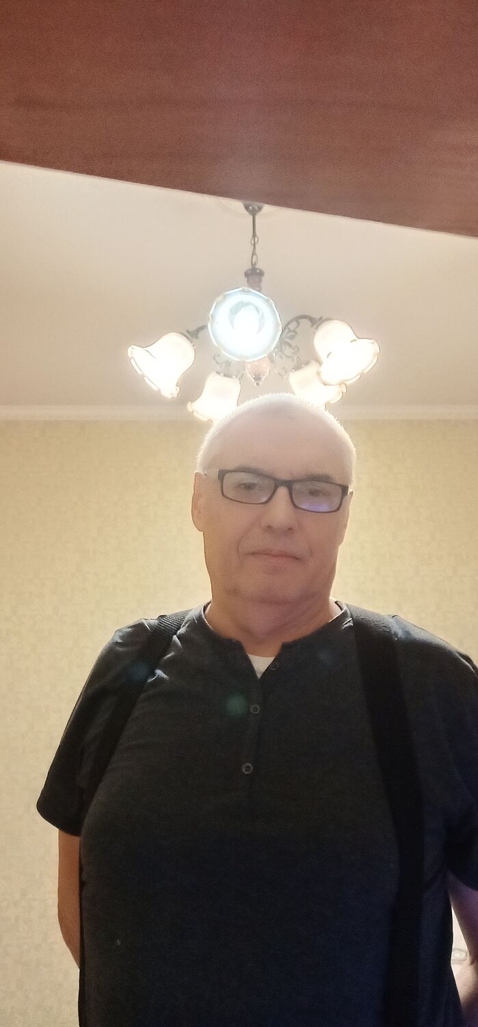  42841832  Alexander, 64 ,    -