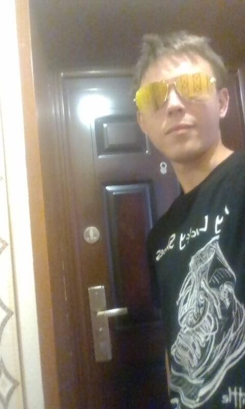  19620172  Viktor, 29 ,    