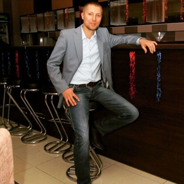  54292632  Mikhail, 40 ,    