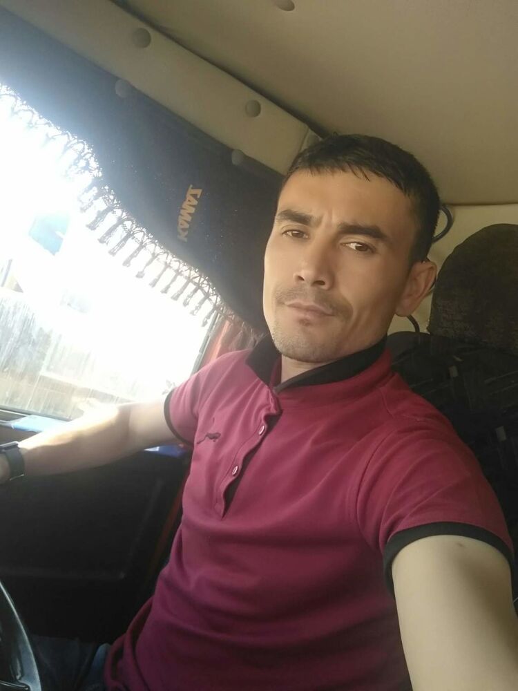  18755852  Azamad, 36 ,    