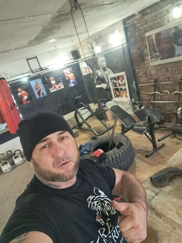  44381822  , 40 ,    