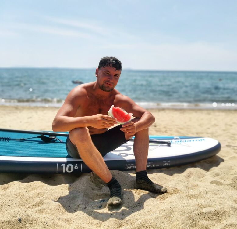  ,   Mikis, 39 ,   