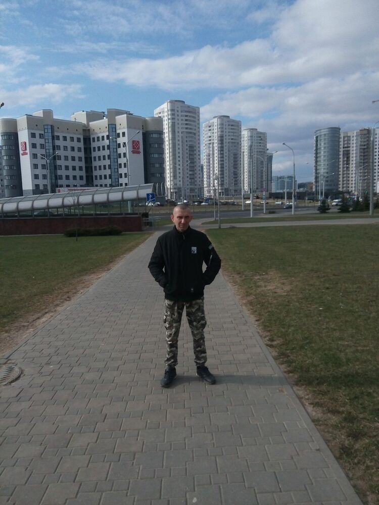  15853022  Viktor, 48 ,    