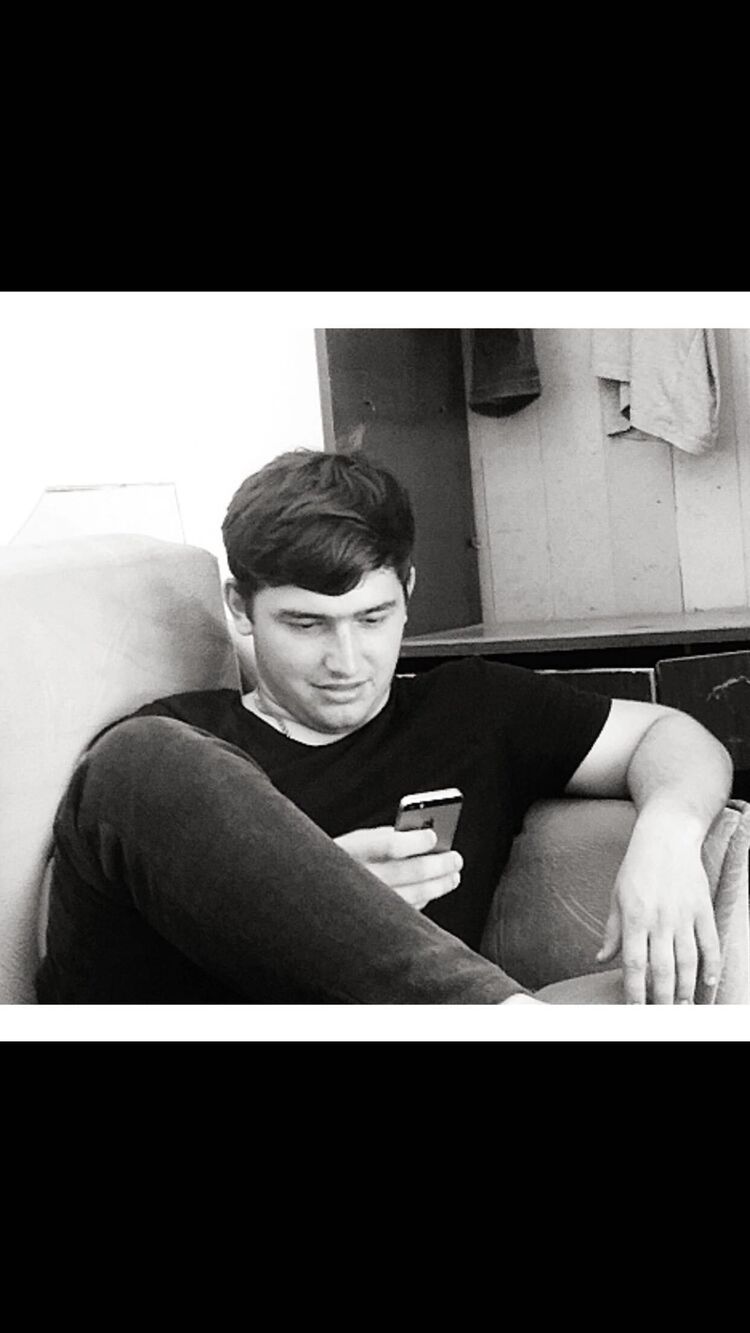  38050862  Emil, 26 ,    