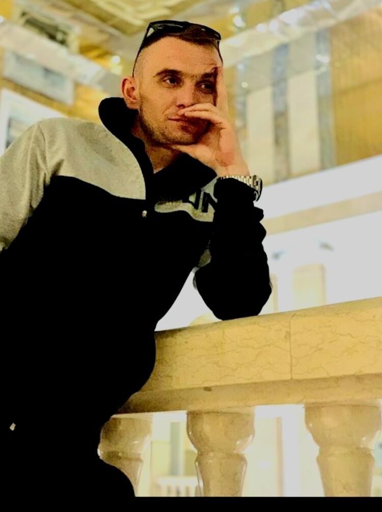  39616772  Vlad, 32 ,    