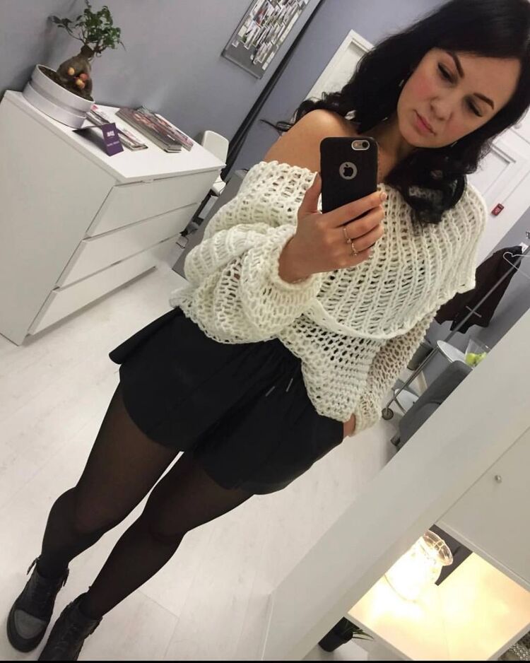  49317802  Anna, 25 ,    