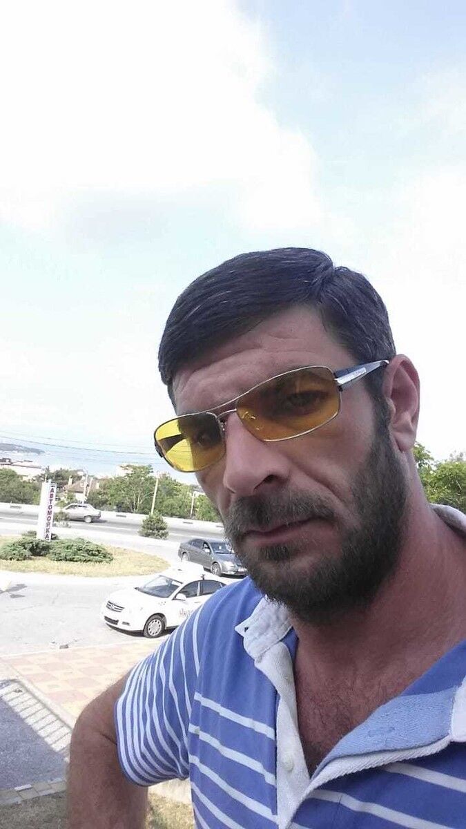  ,   Artur, 43 ,   ,   , c 