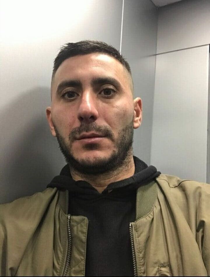  ,   Artur, 37 ,   ,   , c , 